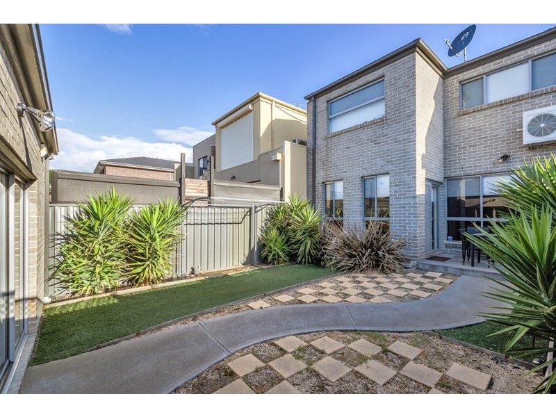 21 Knoll Walk, Epping VIC 3076