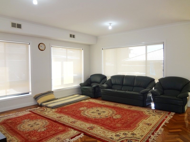 4 Bitola Grove, Lalor VIC 3075