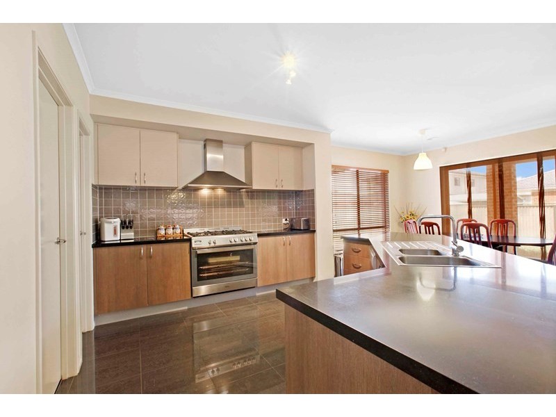 6 Quartz Grove, Epping VIC 3076