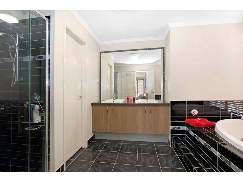 6 Quartz Grove, Epping VIC 3076