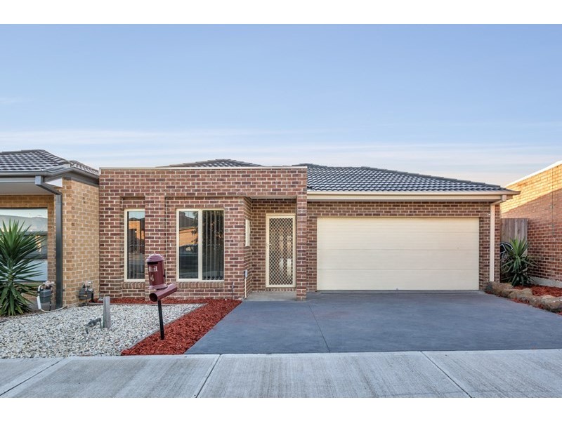 4 Dolphin Drive, South Morang VIC 3752