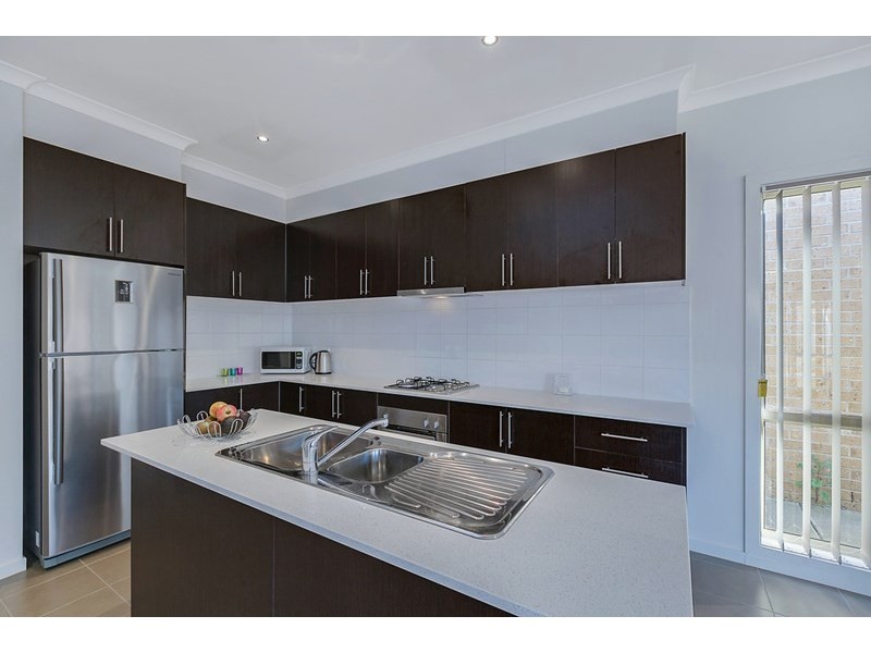 4 Dolphin Drive, South Morang VIC 3752