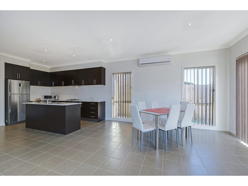 4 Dolphin Drive, South Morang VIC 3752