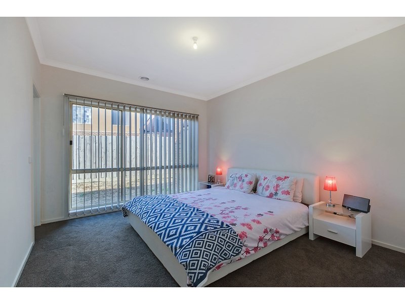 4 Dolphin Drive, South Morang VIC 3752