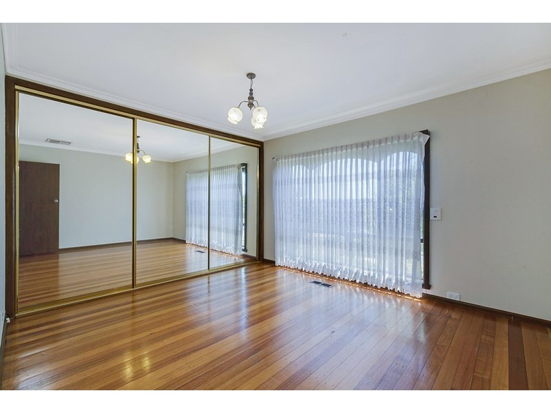 16 Carrington Boulevard, Thomastown VIC 3074