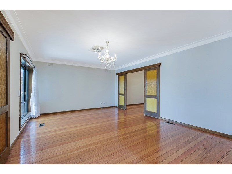 16 Carrington Boulevard, Thomastown VIC 3074