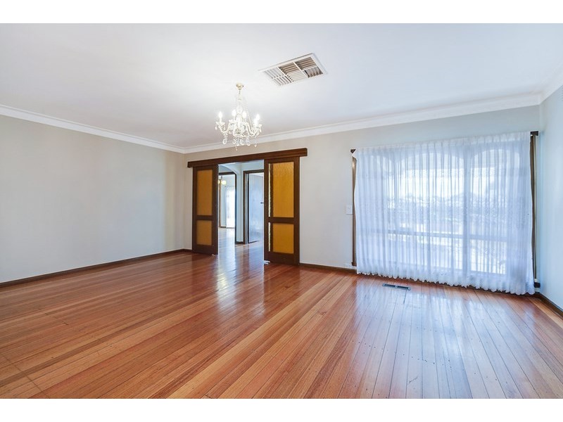 16 Carrington Boulevard, Thomastown VIC 3074