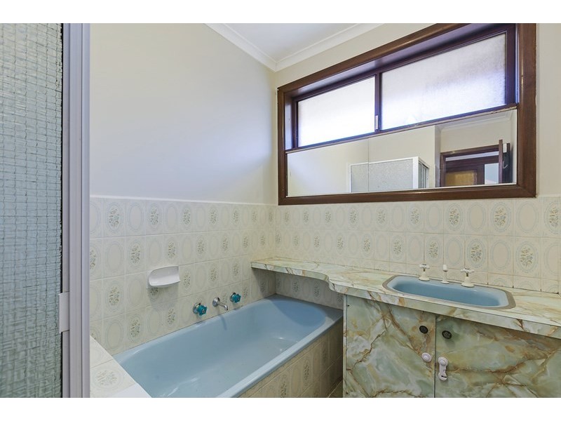 16 Carrington Boulevard, Thomastown VIC 3074