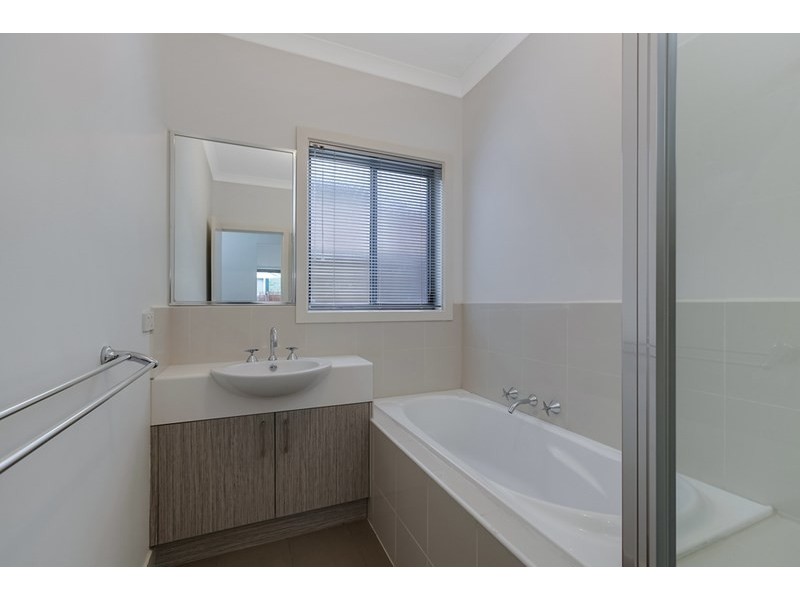 10 Alhambra Drive, Epping VIC 3076