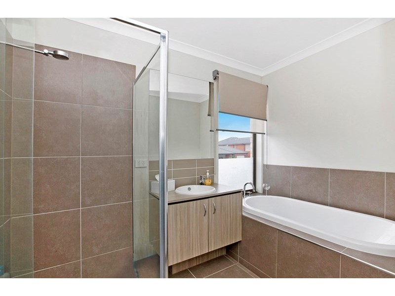 24 Grandstand Way, Epping VIC 3076