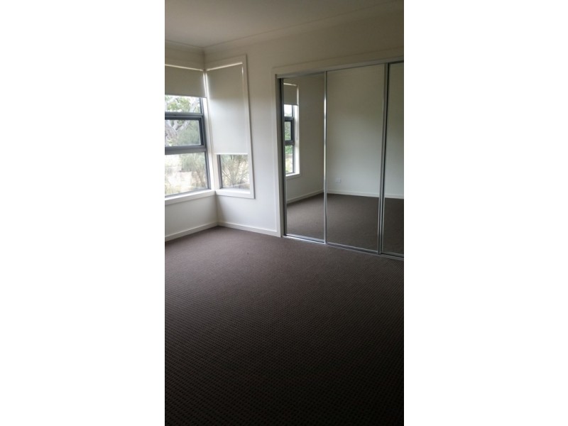 32 Lawn Walk, Mernda VIC 3754