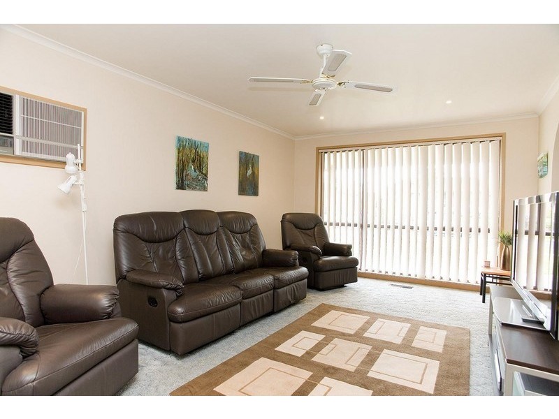 27 Tonelli Crescent, Mill Park VIC 3082