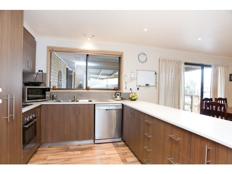 27 Tonelli Crescent, Mill Park VIC 3082