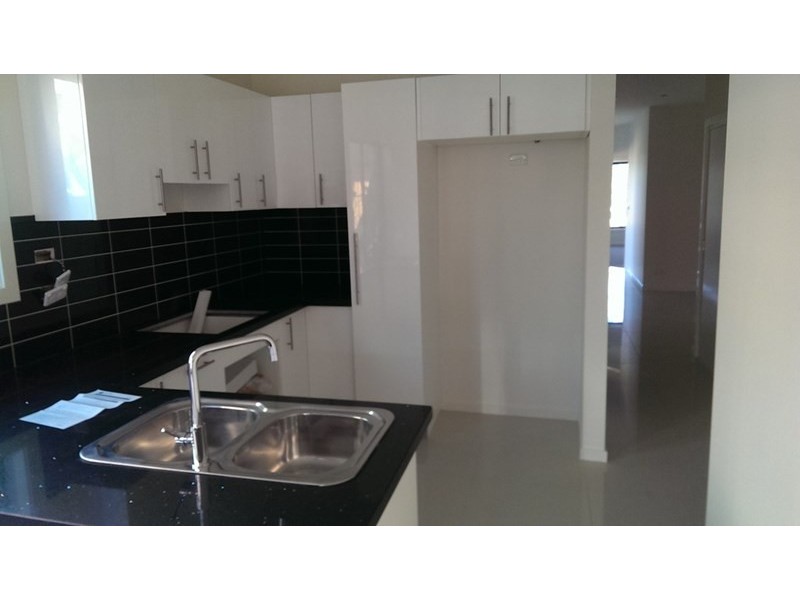 1 and 2/31 Lydgate Terrace, Epping VIC 3076