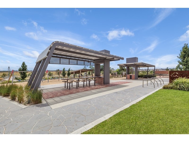 32 Broadleaf Drive, Epping VIC 3076