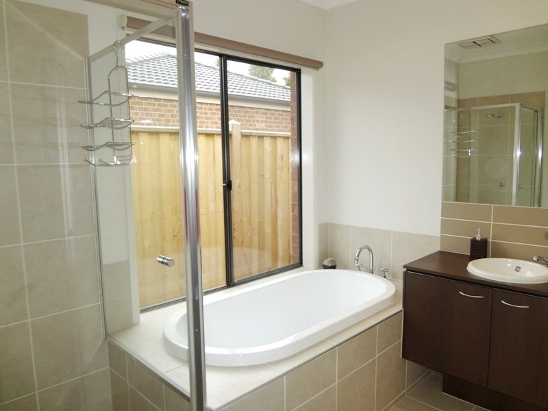 33 Evolve Esplanade, Wollert VIC 3750