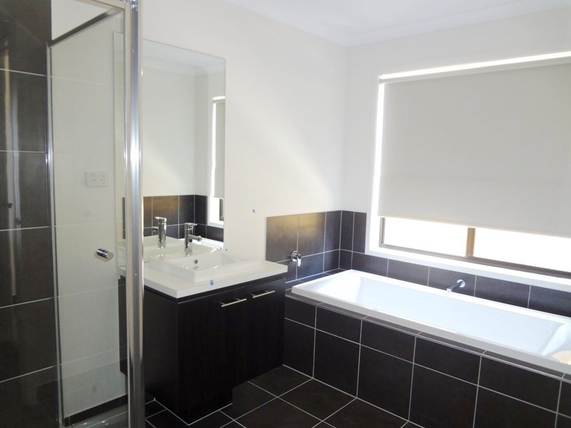 8 (Lot 343) Corkwood Crescent, Wallan VIC 3756
