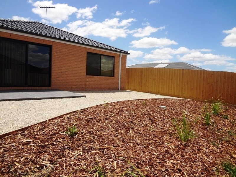 8 (Lot 343) Corkwood Crescent, Wallan VIC 3756
