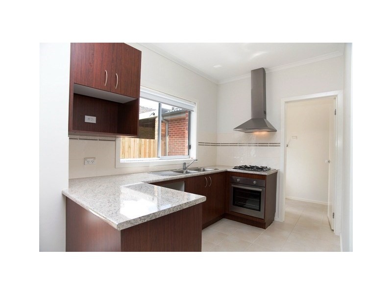 2/5 Aberdeen Street, Reservoir VIC 3073