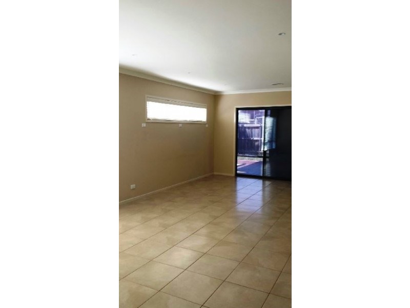 16 Kareelah Link, South Morang VIC 3752