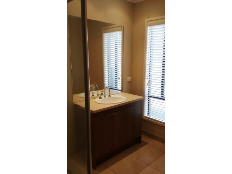 16 Kareelah Link, South Morang VIC 3752