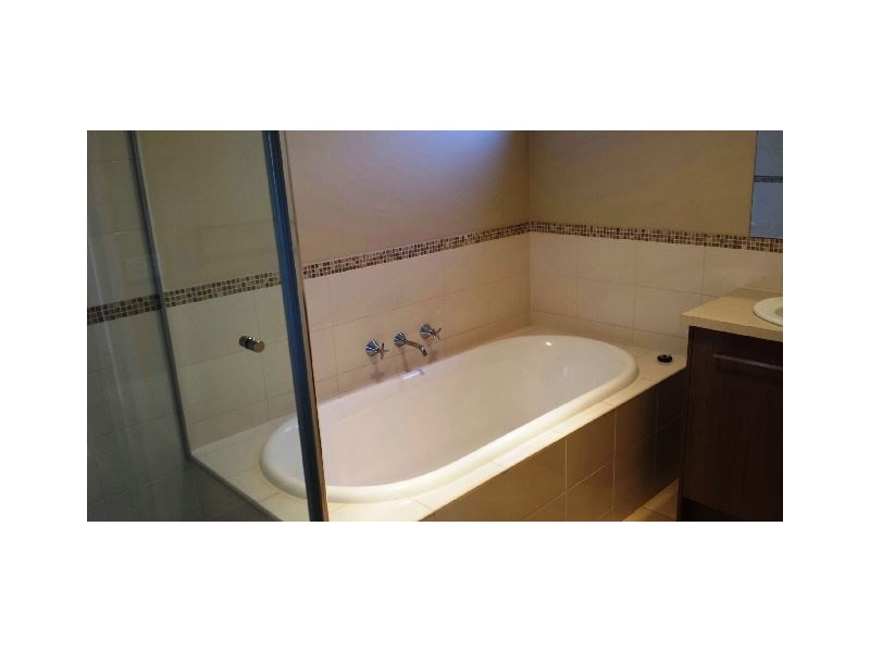 16 Kareelah Link, South Morang VIC 3752