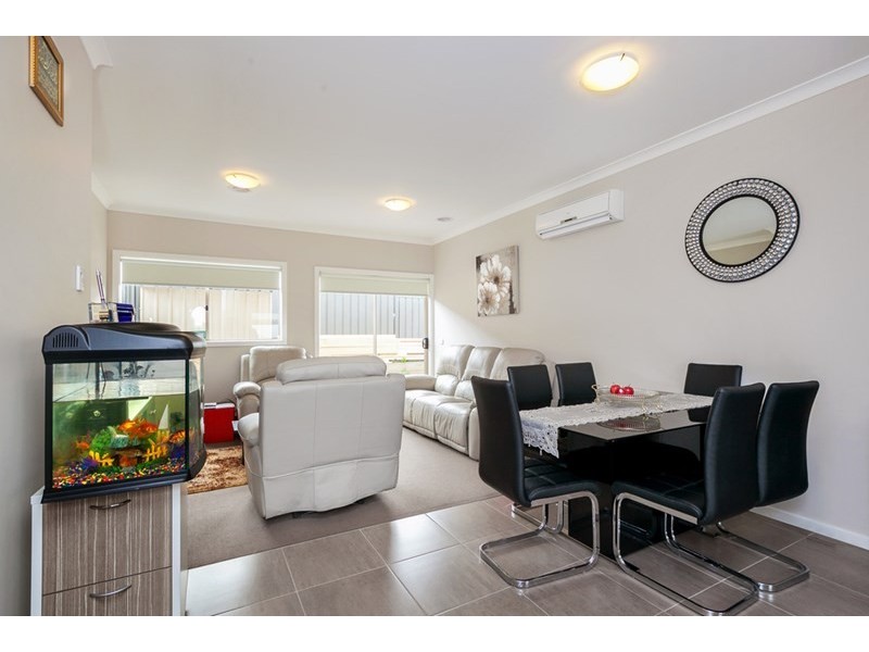 2/24 Ballybunion Avenue, Craigieburn VIC 3064