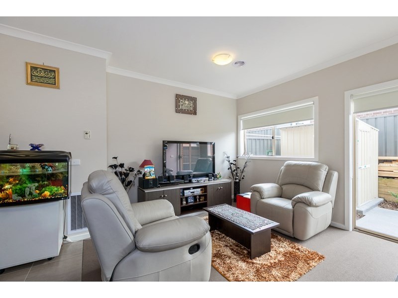2/24 Ballybunion Avenue, Craigieburn VIC 3064
