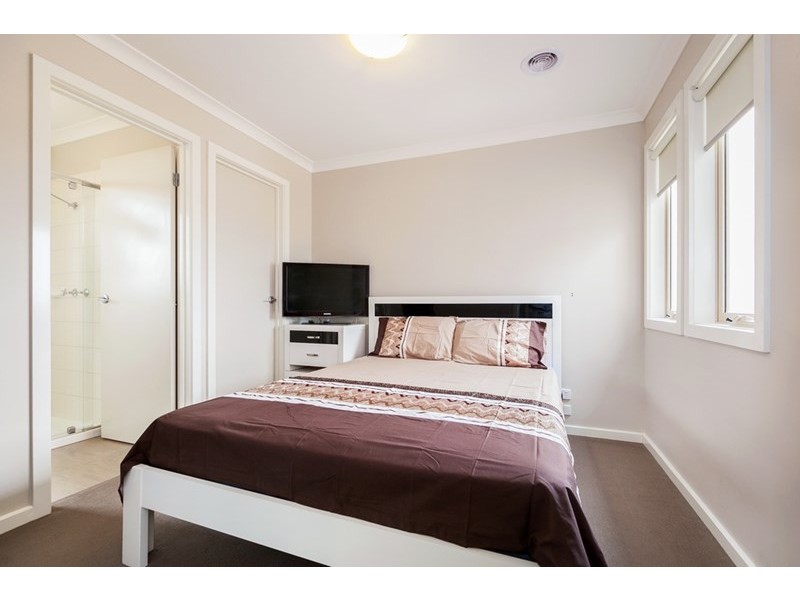 2/24 Ballybunion Avenue, Craigieburn VIC 3064