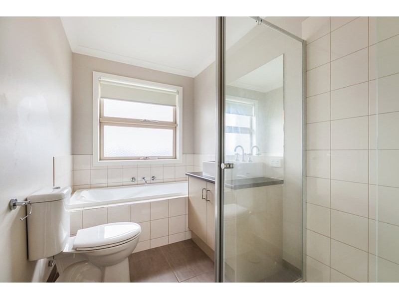 2/24 Ballybunion Avenue, Craigieburn VIC 3064