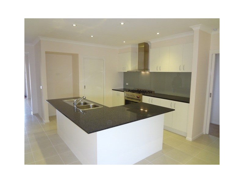 12 Lanai Avenue, Wollert VIC 3750