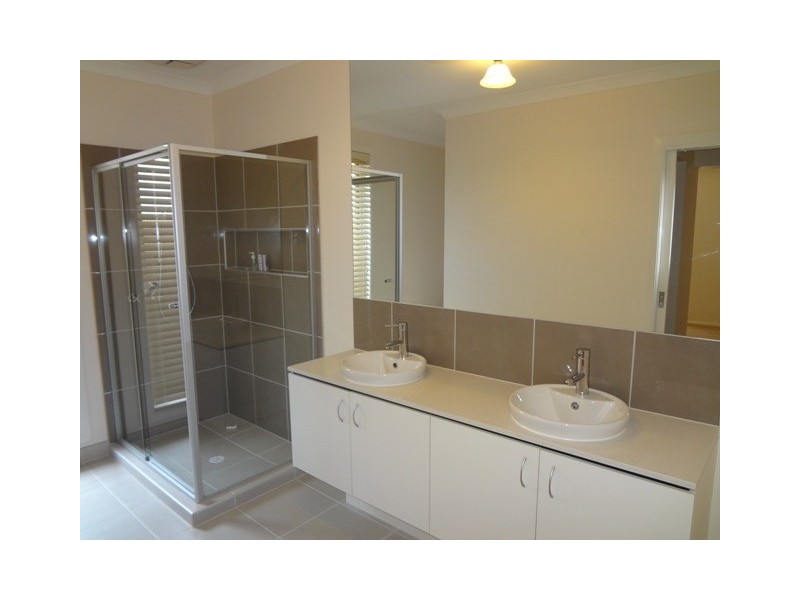 12 Lanai Avenue, Wollert VIC 3750