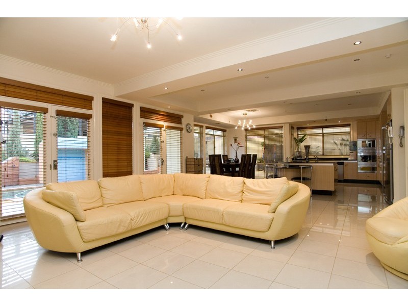 27 Montana Way, Mill Park VIC 3082