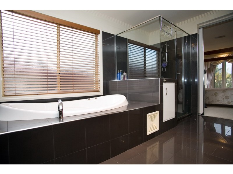 27 Montana Way, Mill Park VIC 3082