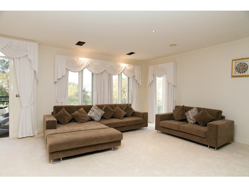 27 Montana Way, Mill Park VIC 3082