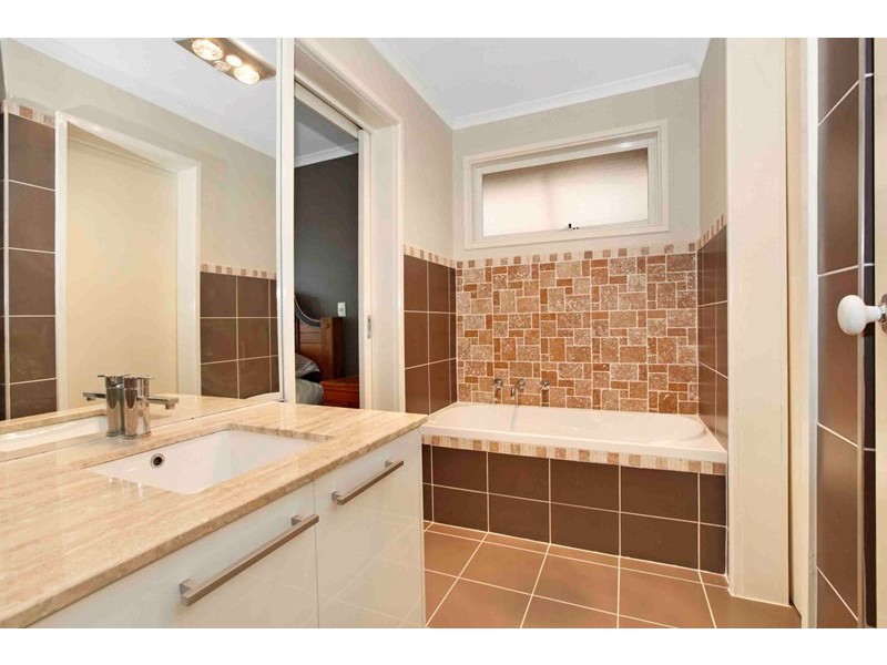 16 Lauren Court, Epping VIC 3076