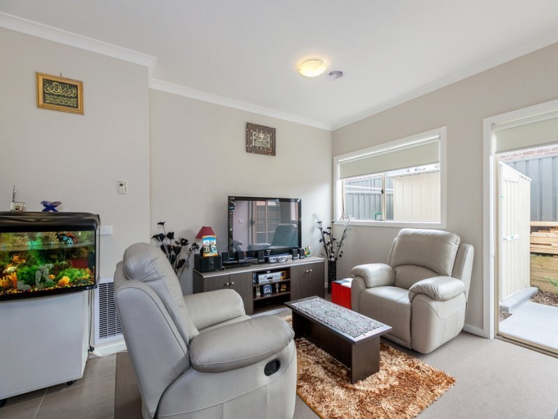 24 Ballybunion Avenue, Craigieburn VIC 3064