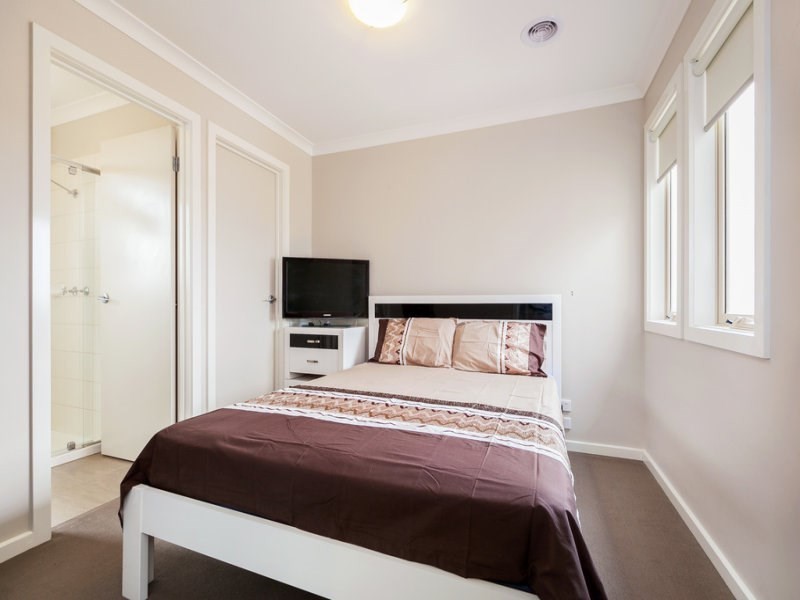 24 Ballybunion Avenue, Craigieburn VIC 3064