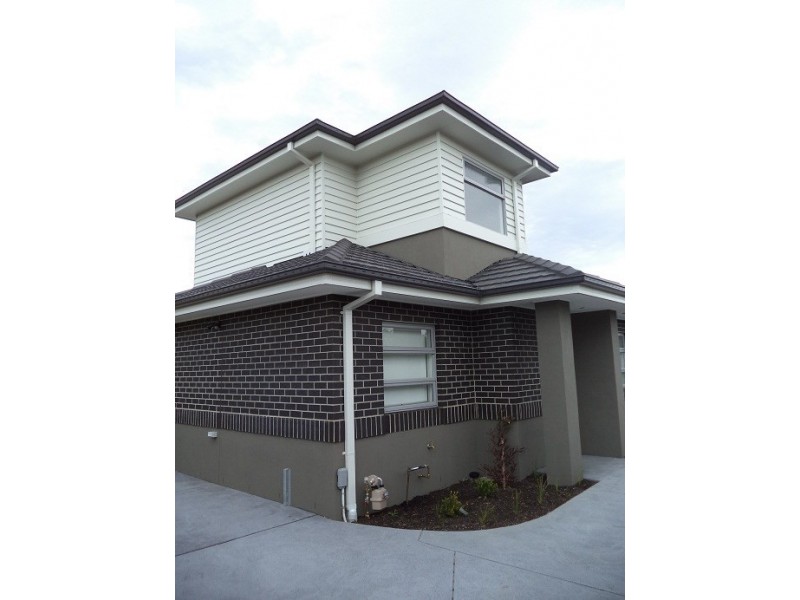 2/11 Curtin Avenue, Lalor VIC 3075