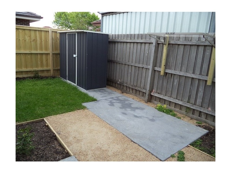 2/11 Curtin Avenue, Lalor VIC 3075