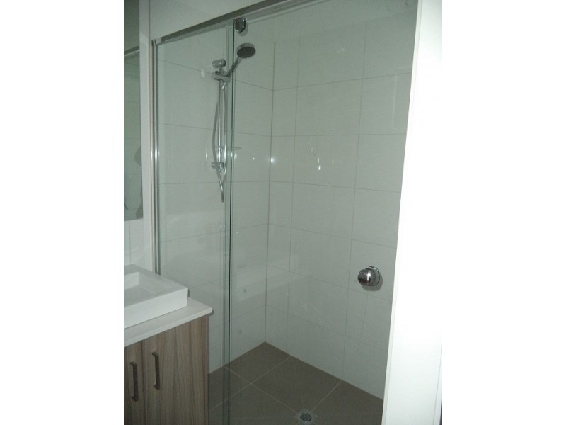 4/11 Curtin Avenue, Lalor VIC 3075