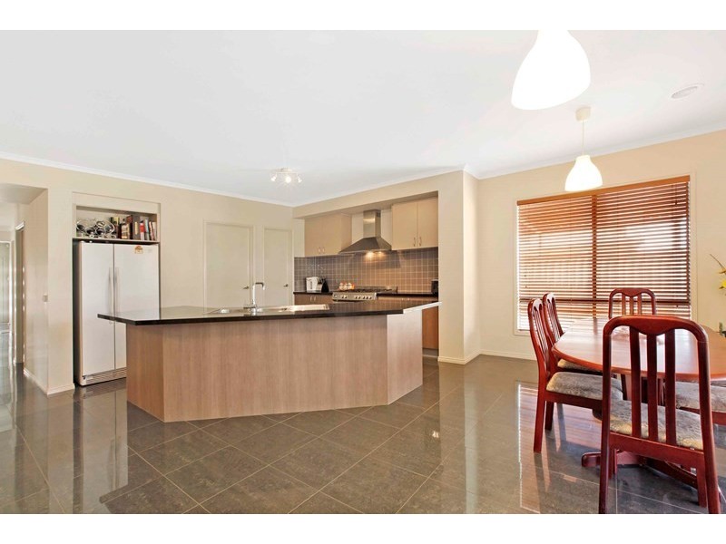 6 Quartz Grove, Epping VIC 3076