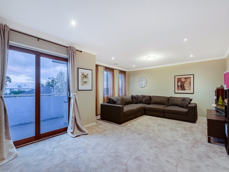 8 McCubbin Way, Mernda VIC 3754