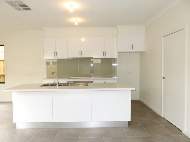 42 Eynesbury View, Wollert VIC 3750