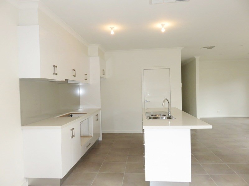 42 Eynesbury View, Wollert VIC 3750