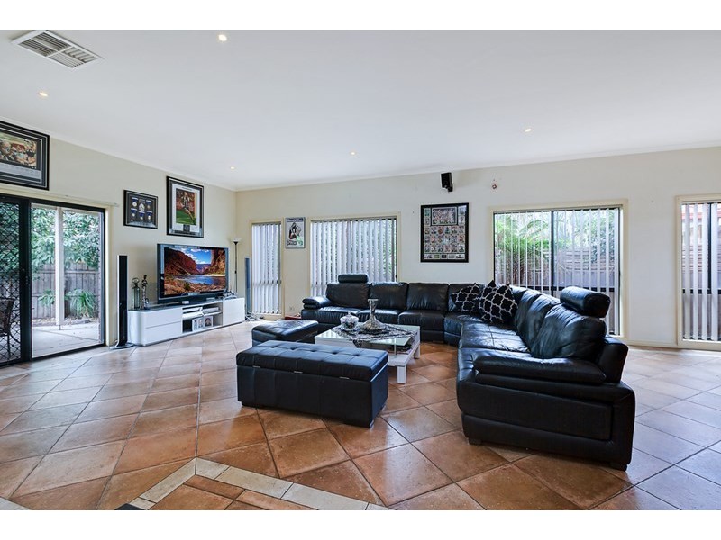 54 Carbon Crescent, Mill Park VIC 3082