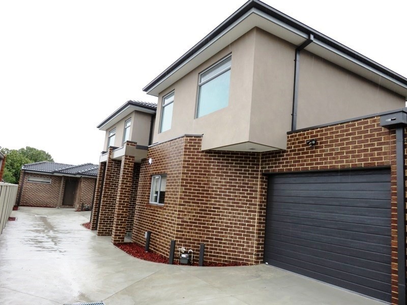 2/13 Charles Street, Thomastown VIC 3074