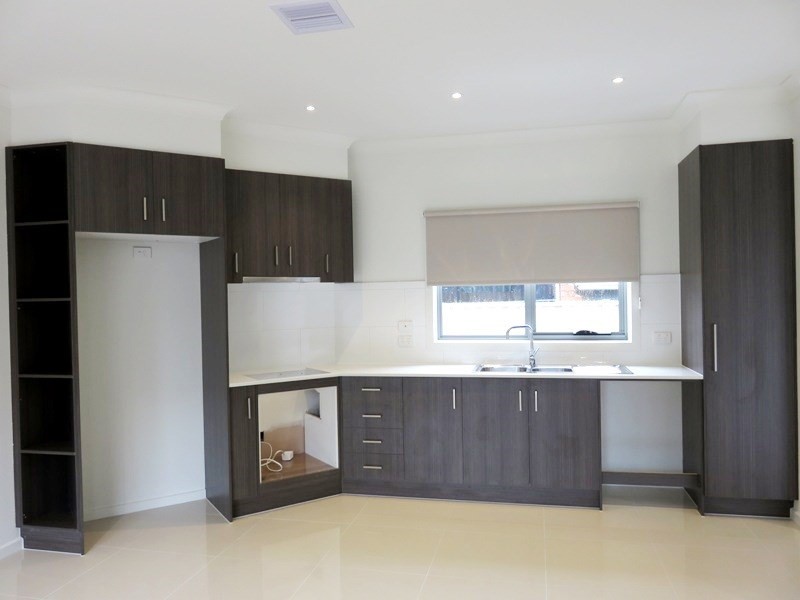 2/13 Charles Street, Thomastown VIC 3074