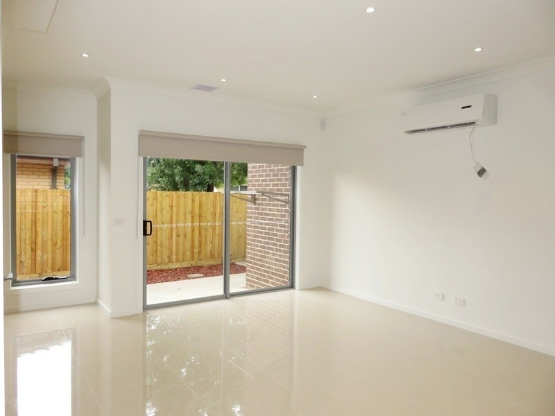 2/13 Charles Street, Thomastown VIC 3074