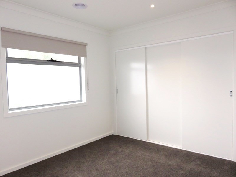 2/13 Charles Street, Thomastown VIC 3074